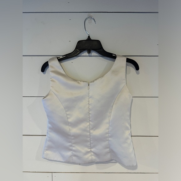 White silky, dressy crop top. Size - 4 Petite - Picture 3 of 4